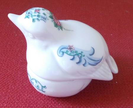 Southern Heirlooms Figural Trinket Box & Lid