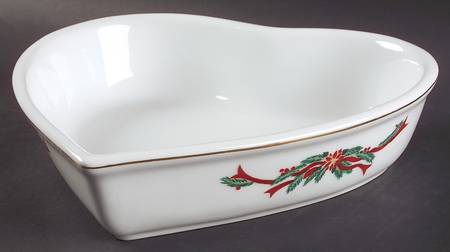 Poinsettia & Ribbon 10" Heart Baker