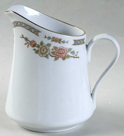 Serenade Creamer