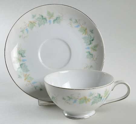 Vineyard Footed Cup & Saucer Set
