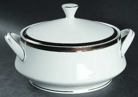 Elegance Round Covered Vegetable
