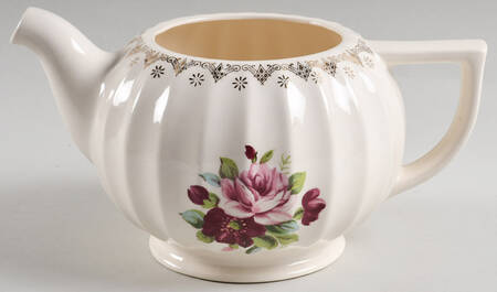 Aristocrat (Scalloped Edge, Fluted Rim) Teapot No Lid