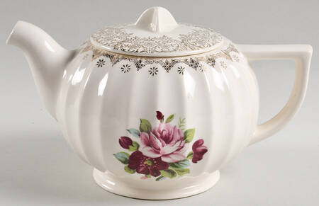 Aristocrat (Scalloped Edge, Fluted Rim) Teapot & Lid
