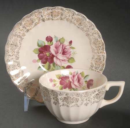 Aristocrat (Scalloped Edge, Fluted Rim) Flat Cup & Saucer Set