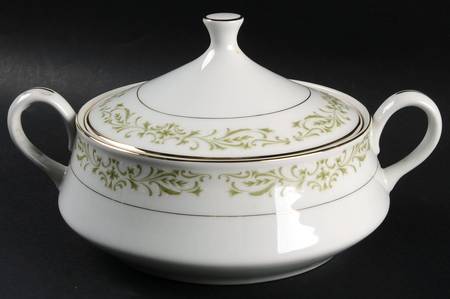Allegro Green Round Covered Vegetable