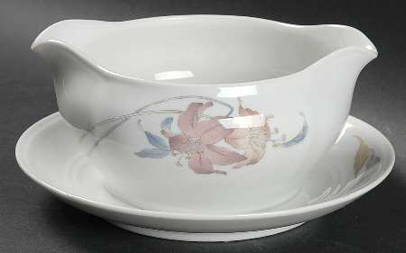 Anatole Gravy Boat with Attached Underplate