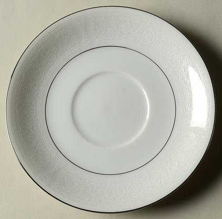 Demure Saucer