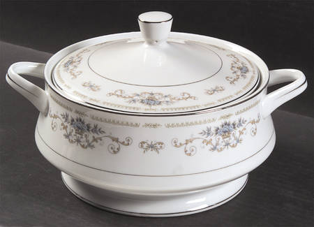 Diane Round Covered Vegetable