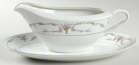 Elmwood Gravy Boat & Underplate