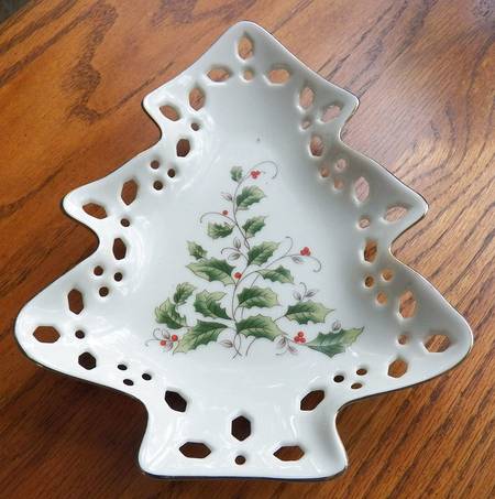 Holly Holiday 8" Tree Shaped Dish