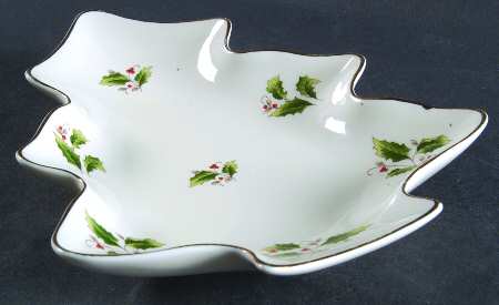 Holly Holiday 1 Part Medium Tree Shaped Dish