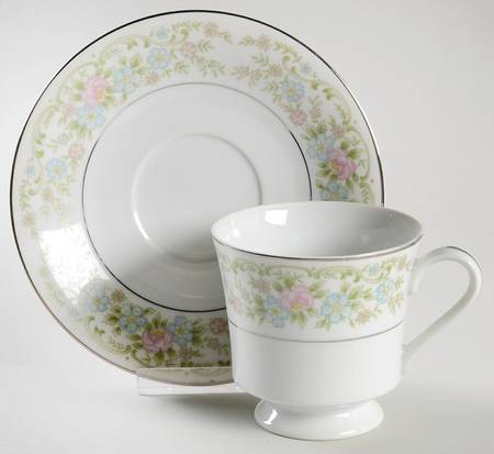 Idylic Footed Cup & Saucer Set