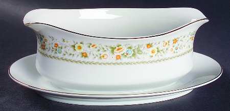 Priscilla Gravy Boat with Attached Underplate