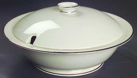 Classic Dignity Platinum Round Covered Vegetable