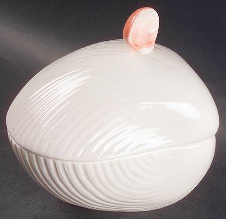 Coquille Sculpted Box & Lid