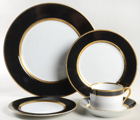 Renaissance Black On White 40 Piece Estate Set