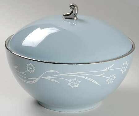 Reverie Strata Blue Round Covered Vegetable