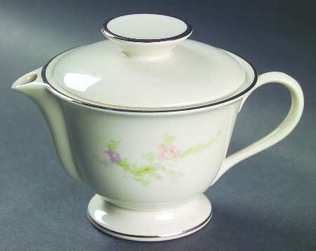 Heirloom Creamer & Lid