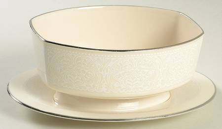 Applique Gravy Boat & Underplate