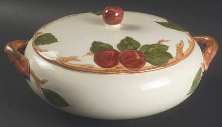 Apple (USA Backstamp) Round Covered Vegetable