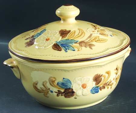 Bouquet (Tan Background) 1.5 Qt Round Covered Casserole