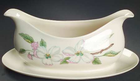 Chelan Gravy Boat with Attached Underplate