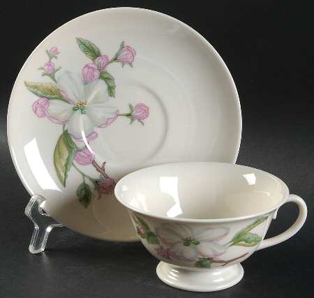 Chelan Footed Cup & Saucer Set