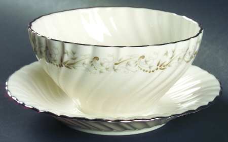 Corinthian Gravy Boat with Attached Underplate