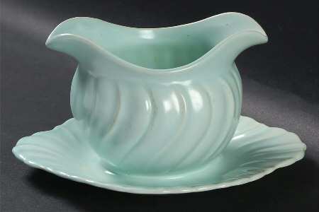 Coronado Aqua Matte Gravy Boat with Attached Underplate