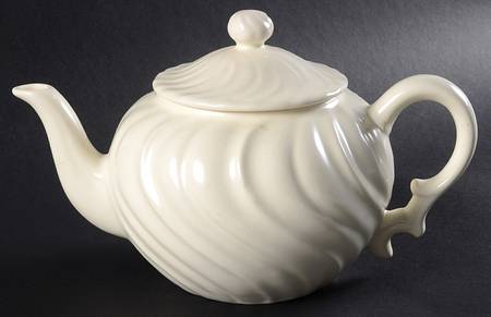 Coronado Off White (Glossy) Teapot & Lid
