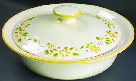 Daisy Wreath 2.5 Qt Round Covered Casserole