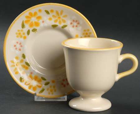 Daisy Wreath Footed Cup & Saucer Set