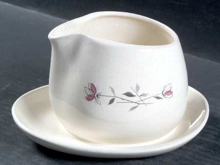 Duet Gravy Boat with Attached Underplate