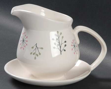 Echo Gravy Boat with Attached Underplate