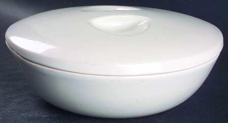 Eclipse White 2 Qt Rd Covered Casserole w/10" Vegetable Base