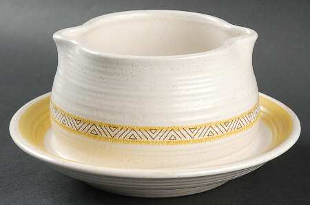 Hacienda Gold (USA) Round Gravy Boat/Attached Underplate