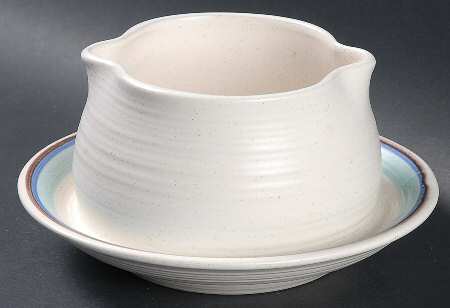 Malibu Gravy Boat with Attached Underplate
