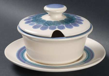Moondance Round Gravy Boat & Lid with Underlate