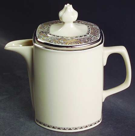 Nouvelle Ivory Creamer & Lid