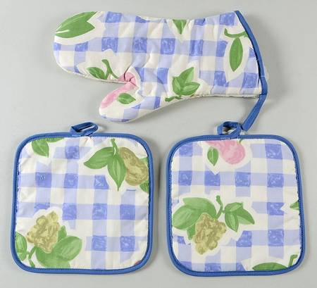 Orchard Glade (3 Piece) Textile Set -2 Pot Holders, 1 Oven Mitt