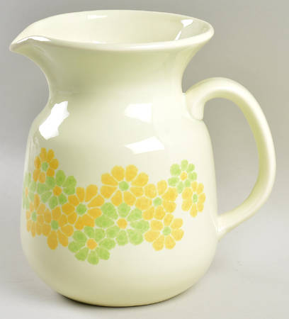 Picnic 64 Oz Pitcher