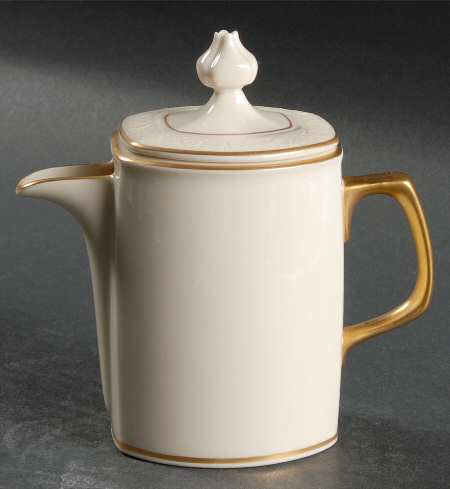 Regalia Creamer & Lid
