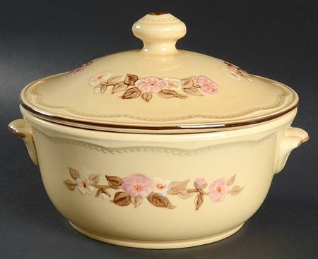 Rosette 2 Qt Round Covered Casserole