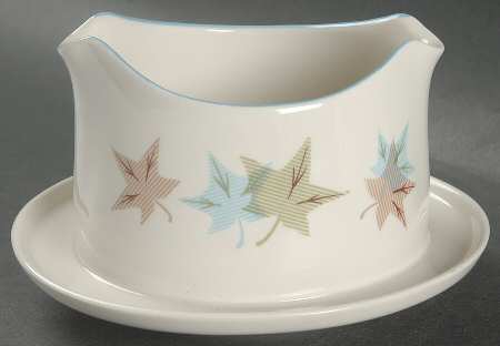 Sycamore Gravy Boat with Attached Underplate