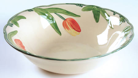 Tulip 9" Round Vegetable Bowl