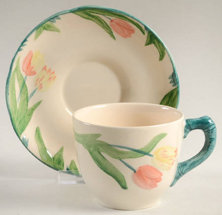 Tulip Flat Cup & Saucer Set