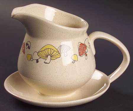 Woodlore Gravy Boat with Attached Underplate