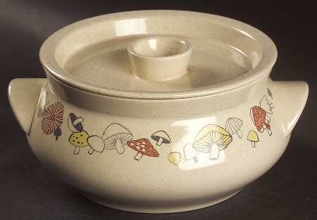 Woodlore 2 Qt Round Covered Casserole