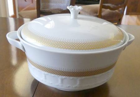 2843 Round Covered Vegetable