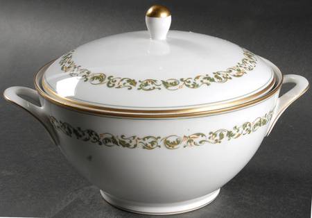 Camelot Round Covered Vegetable